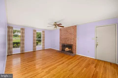 9023 Streamview Ln, Vienna, VA 22182 photo 11