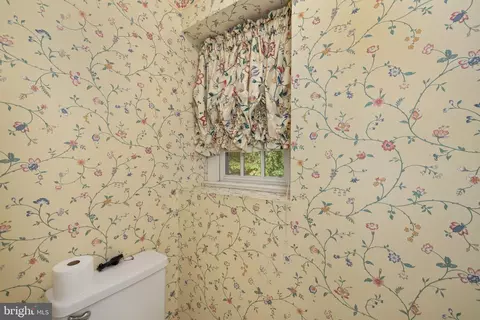 9023 Streamview Ln, Vienna, VA 22182 photo 18
