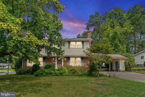 8612 Cottage St SW, Vienna, VA 22180