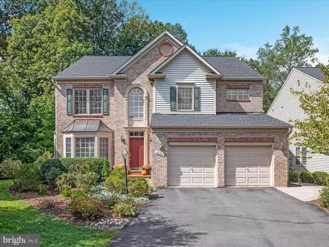 8590 Beatrice Ct, Springfield, VA 22152