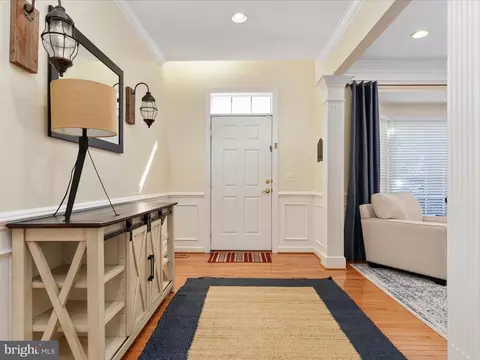 8590 Beatrice Ct, Springfield, VA 22152 photo 3