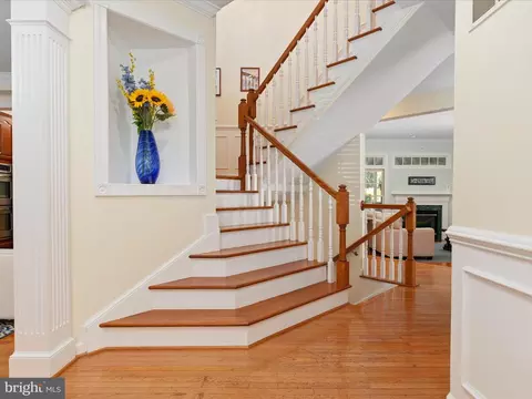 8590 Beatrice Ct, Springfield, VA 22152 photo 4