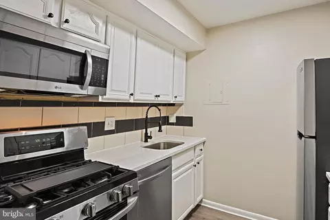 Kitchen - 11619 Vantage Hill Rd #1A, Reston, VA 20190 photo 3 of 4