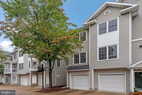 4506 Superior Sq #4506, Fairfax, VA 22033