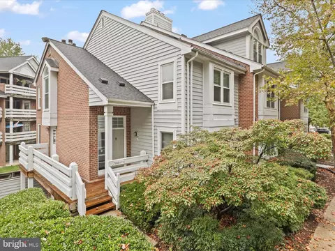7598 G Lakeside Village Dr, Falls Church, VA 22042