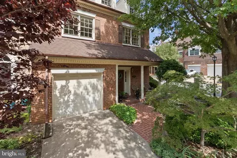 6300 Manchester Way, Alexandria, VA 22304