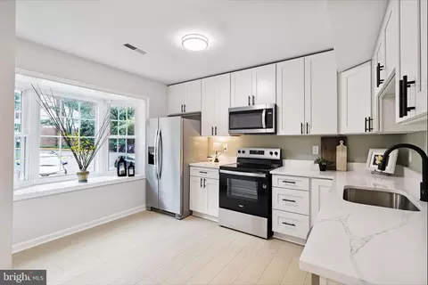 4903 Van Walbeek Pl, Annandale, VA 22003