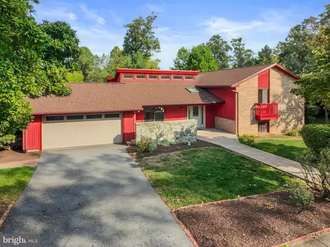7808 Wendy Ridge Ln, Annandale, VA 22003