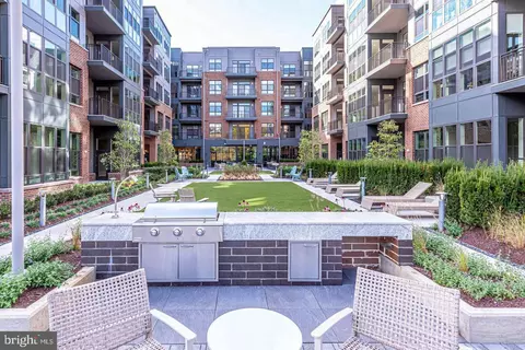1761 Old Meadow Rd #102, Mclean, VA 22102