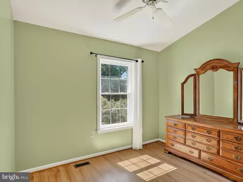 Bedroom - 5702 Mason Bluff Dr, Burke, VA 22015 photo 5 of 7