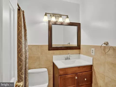 Bath - 5702 Mason Bluff Dr, Burke, VA 22015 photo 2 of 3