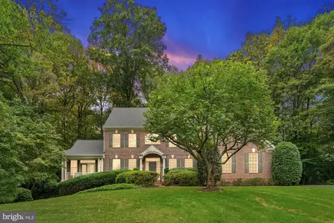 11689 Heinz Ct, Oakton, VA 22124