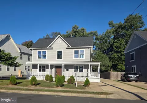 6724 Westlawn Dr, Falls Church, VA 22042