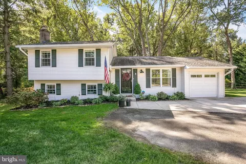 6111 Wilmington Dr, Burke, VA 22015