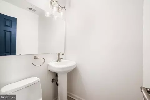 2134 Golf Course Dr, Reston, VA 20191 photo 5