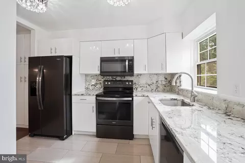 2134 Golf Course Dr, Reston, VA 20191 photo 14