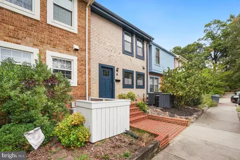 2134 Golf Course Dr, Reston, VA 20191 photo 2