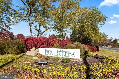 6611 Netties Ln #24L, Alexandria, VA 22315