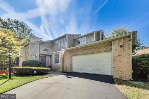 7472 Cross Gate Ln, Alexandria, VA 22315