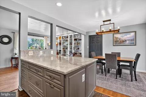 6903 Floyd Ave, Springfield, VA 22150 photo 9