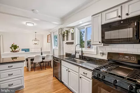 Kitchen - 5808 Ash Dr, Springfield, VA 22150 photo 5 of 7