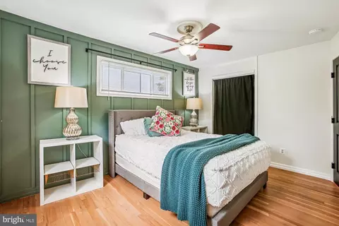 Bedroom - 5808 Ash Dr, Springfield, VA 22150 photo 2 of 10