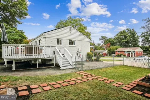 Exterior - 5808 Ash Dr, Springfield, VA 22150 photo 6 of 19