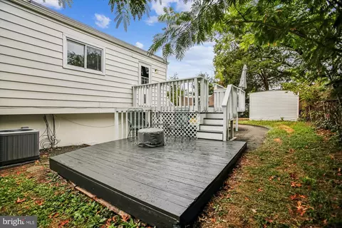 Exterior - 5808 Ash Dr, Springfield, VA 22150 photo 17 of 19