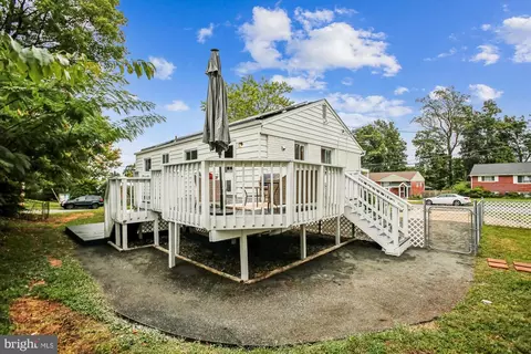 Exterior - 5808 Ash Dr, Springfield, VA 22150 photo 10 of 19