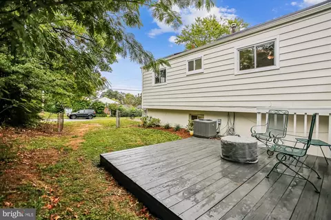 Exterior - 5808 Ash Dr, Springfield, VA 22150 photo 18 of 19