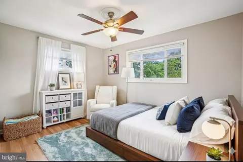 Bedroom - 5808 Ash Dr, Springfield, VA 22150 photo 5 of 10