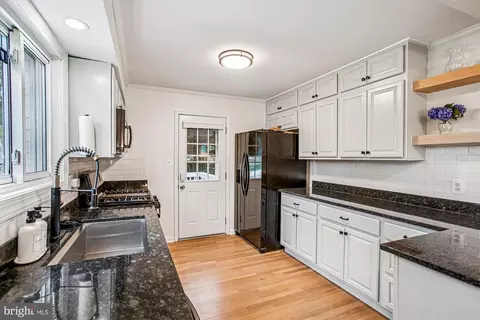 Kitchen - 5808 Ash Dr, Springfield, VA 22150 photo 4 of 7