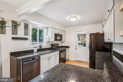 Kitchen - 5808 Ash Dr, Springfield, VA 22150 photo 3 of 7