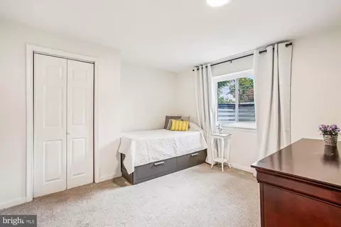Bedroom - 5808 Ash Dr, Springfield, VA 22150 photo 9 of 10