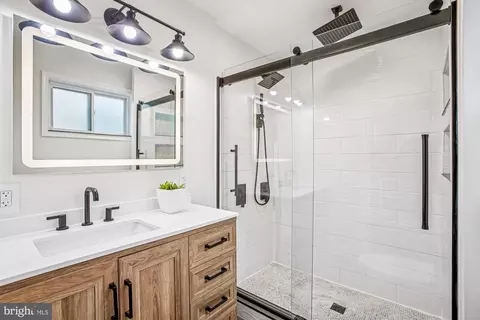 Bath - 5808 Ash Dr, Springfield, VA 22150 photo 1 of 4