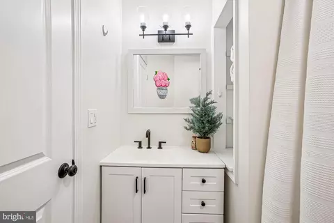 Bath - 5808 Ash Dr, Springfield, VA 22150 photo 2 of 4