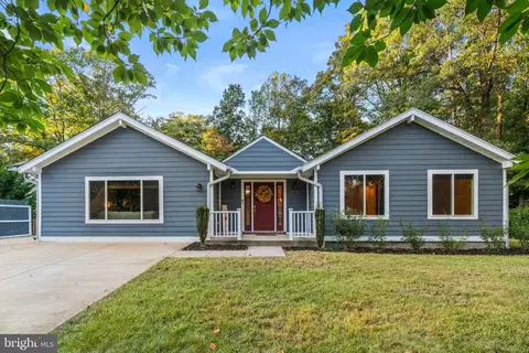10402 Hollyoak Pl, Fairfax, VA 22032