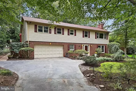 5112 Clinton Rd, Alexandria, VA 22312