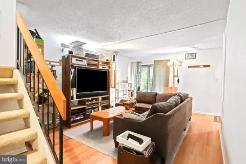 2266 White Cornus Ln, Reston, VA 20191 photo 6