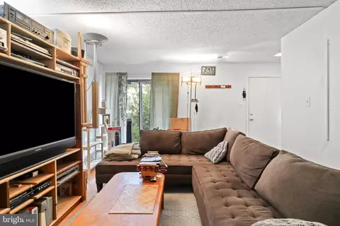 2266 White Cornus Ln, Reston, VA 20191 photo 7