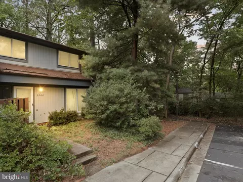 2266 White Cornus Ln, Reston, VA 20191