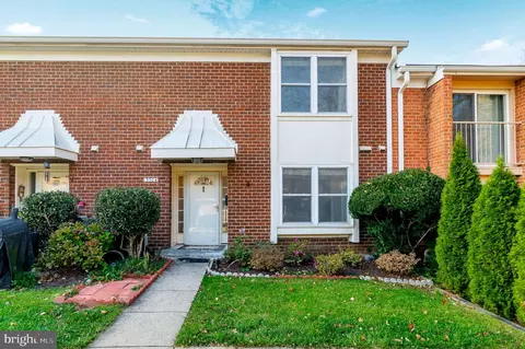 3704 Persimmon Cir, Fairfax, VA 22031