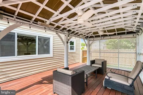 Exterior - 5227 Cather Rd, Springfield, VA 22151 photo 4 of 10