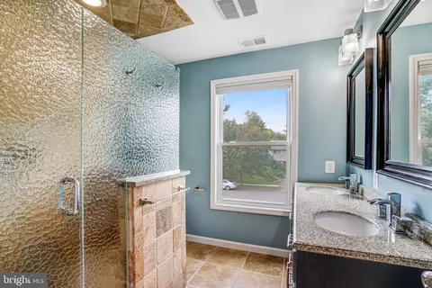 Bath - 5227 Cather Rd, Springfield, VA 22151 photo 6 of 8