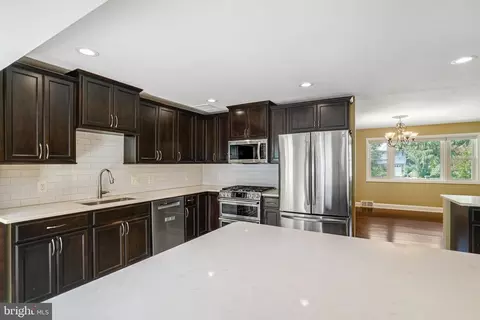 Entry Way - 5227 Cather Rd, Springfield, VA 22151 photo 3 of 8