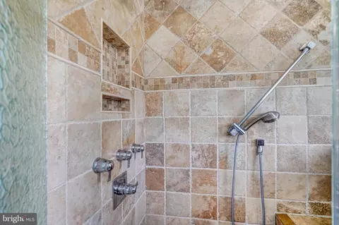 Bath - 5227 Cather Rd, Springfield, VA 22151 photo 7 of 8