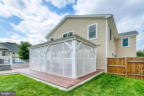 Exterior - 5227 Cather Rd, Springfield, VA 22151 photo 2 of 10