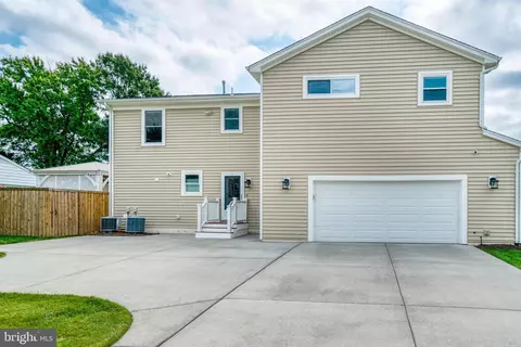Exterior - 5227 Cather Rd, Springfield, VA 22151 photo 9 of 10