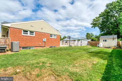 Exterior - 5227 Cather Rd, Springfield, VA 22151 photo 8 of 10