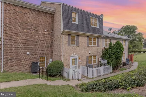 9816 Hagel Cir, Lorton, VA 22079